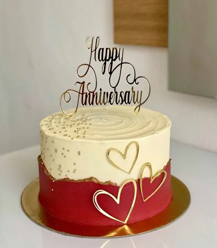 Minimal cake with clean lines and soft tones